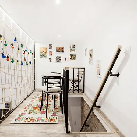 Lovely With Mezzanine Near The Danube דירה בודפשט