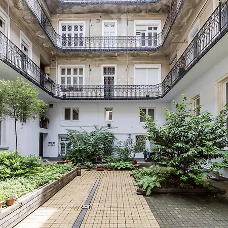 Lovely With Mezzanine Near The Danube בודפשט
