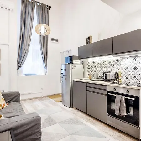 Lovely With Mezzanine Near The Danube Lejlighed