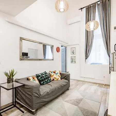 Lovely With Mezzanine Near The Danube