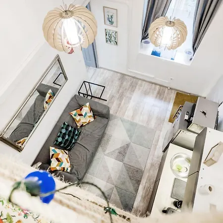 Lovely With Mezzanine Near The Danube *