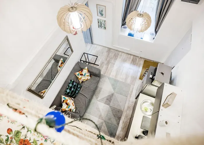 Lovely With Mezzanine Near The Danube *